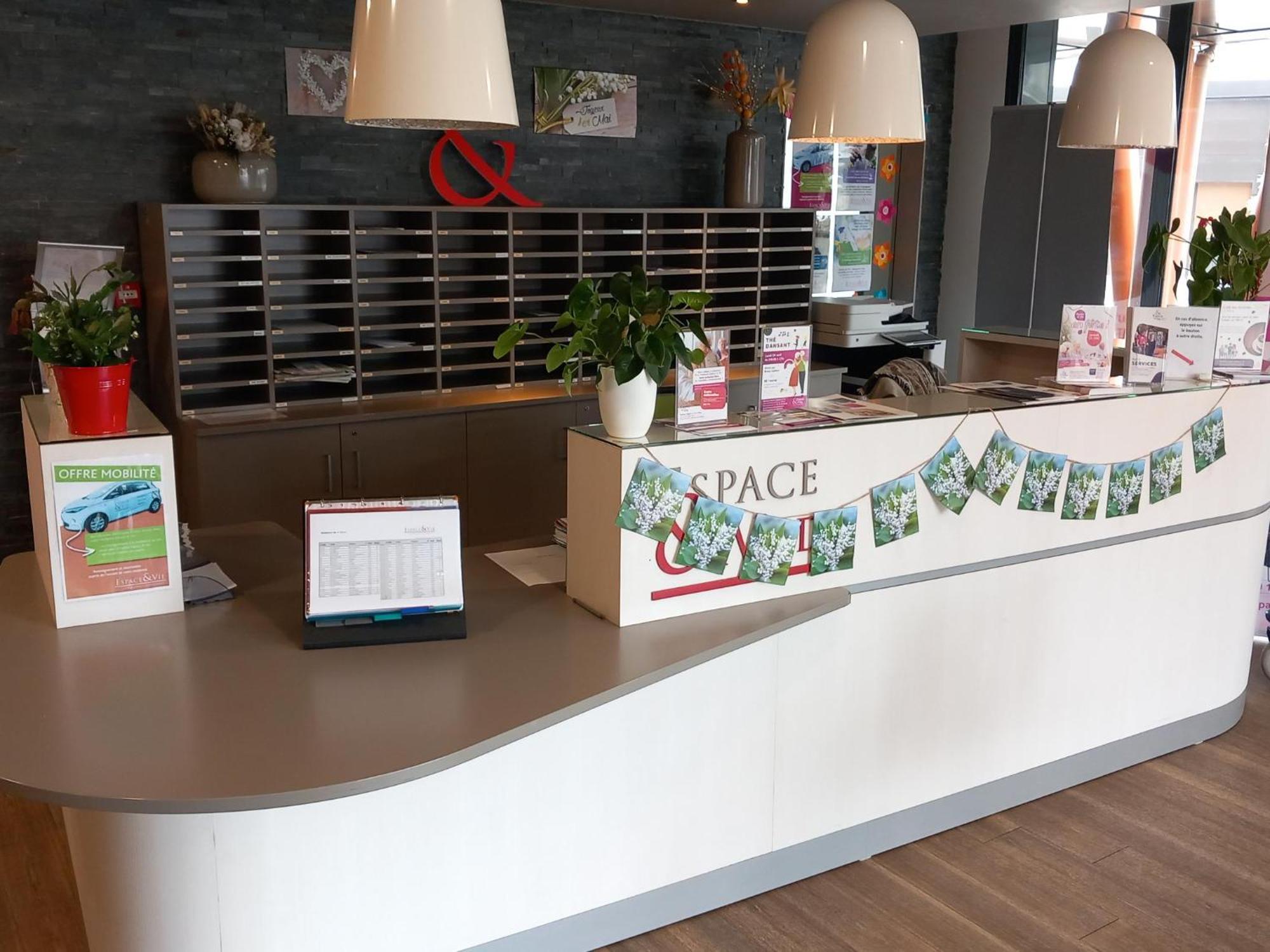Services Seniors Espace Et Vie Le Mans